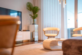 Suite BK - 3 Pools - Gym - AC - Huge Balcony